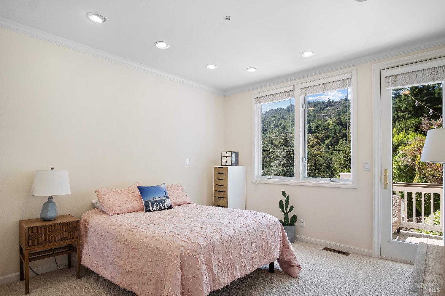Detail Gallery Image 24 of 41 For 6 Oak Rd, Larkspur,  CA 94939 - 3 Beds | 2/1 Baths