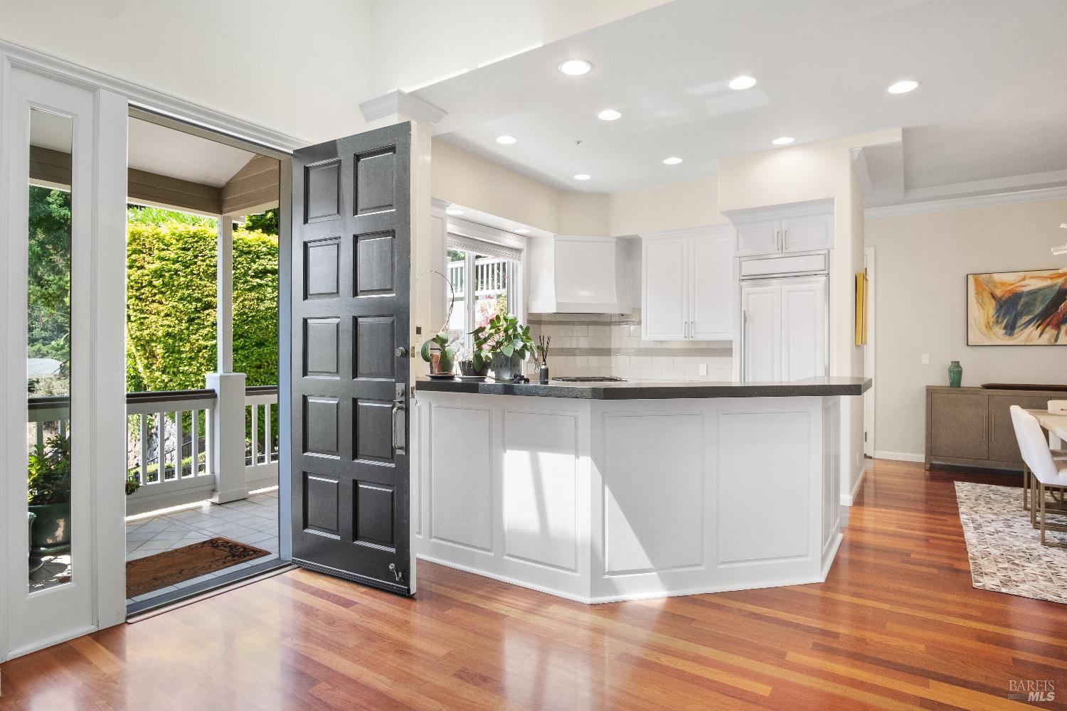 Detail Gallery Image 3 of 41 For 6 Oak Rd, Larkspur,  CA 94939 - 3 Beds | 2/1 Baths