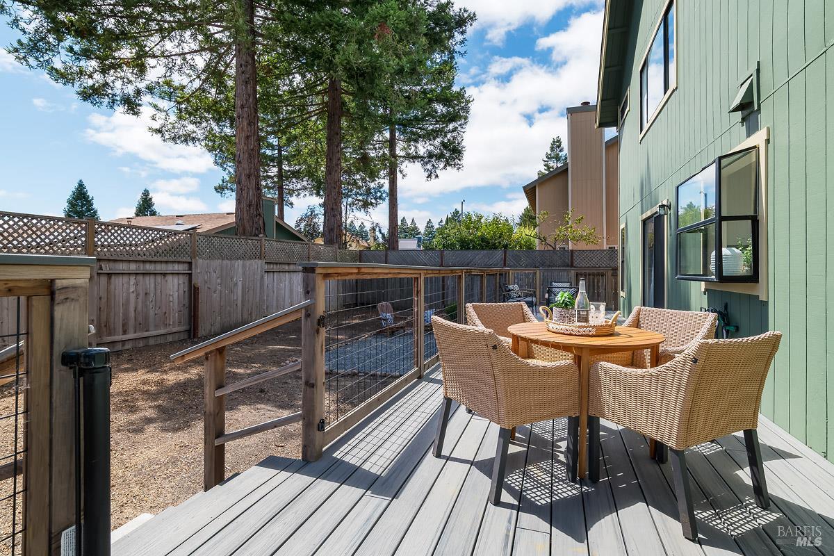 Detail Gallery Image 20 of 25 For 1592 Cerro Sonoma Cir, Petaluma,  CA 94954 - 3 Beds | 2/1 Baths