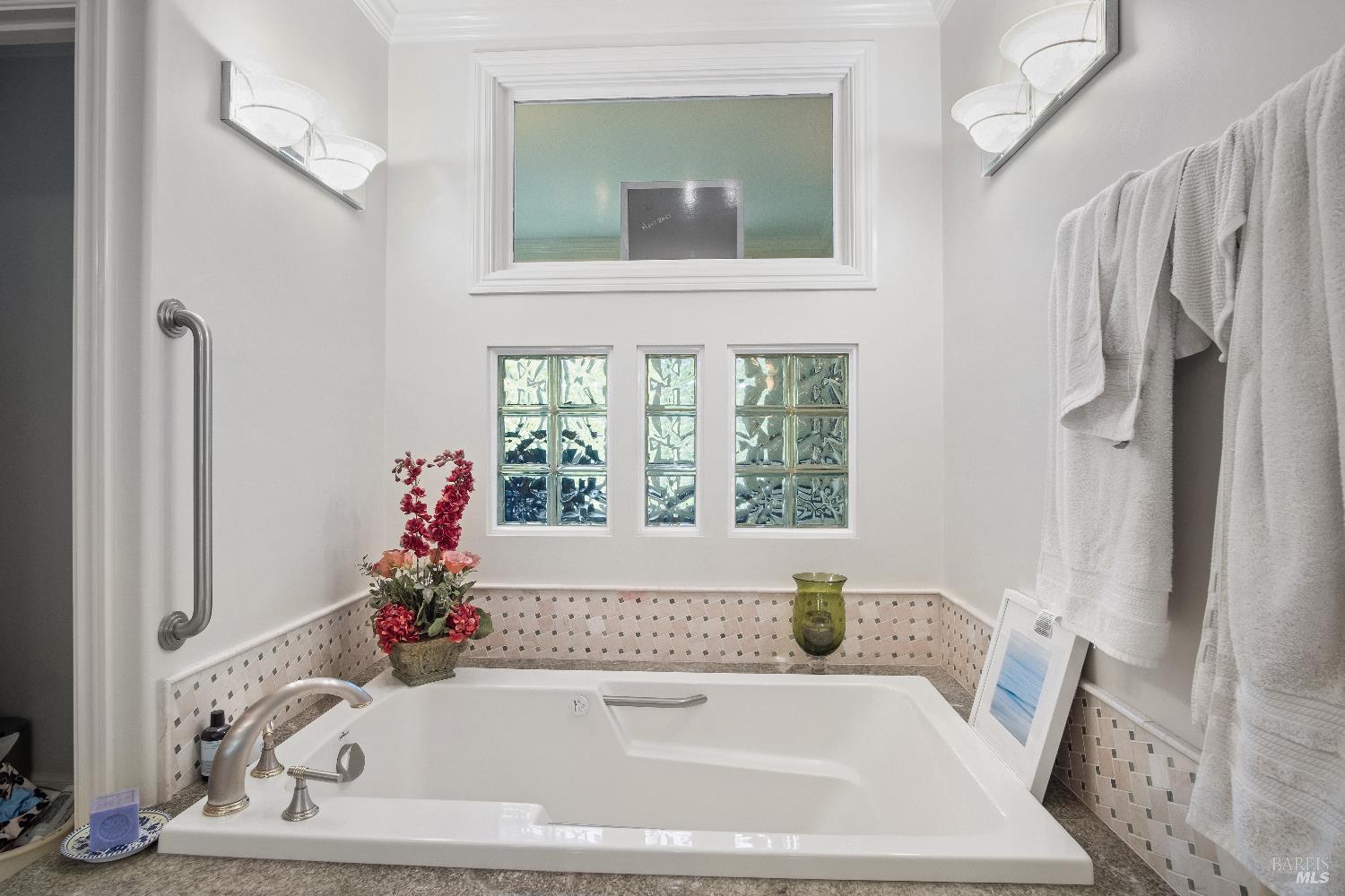 Detail Gallery Image 20 of 41 For 6 Oak Rd, Larkspur,  CA 94939 - 3 Beds | 2/1 Baths