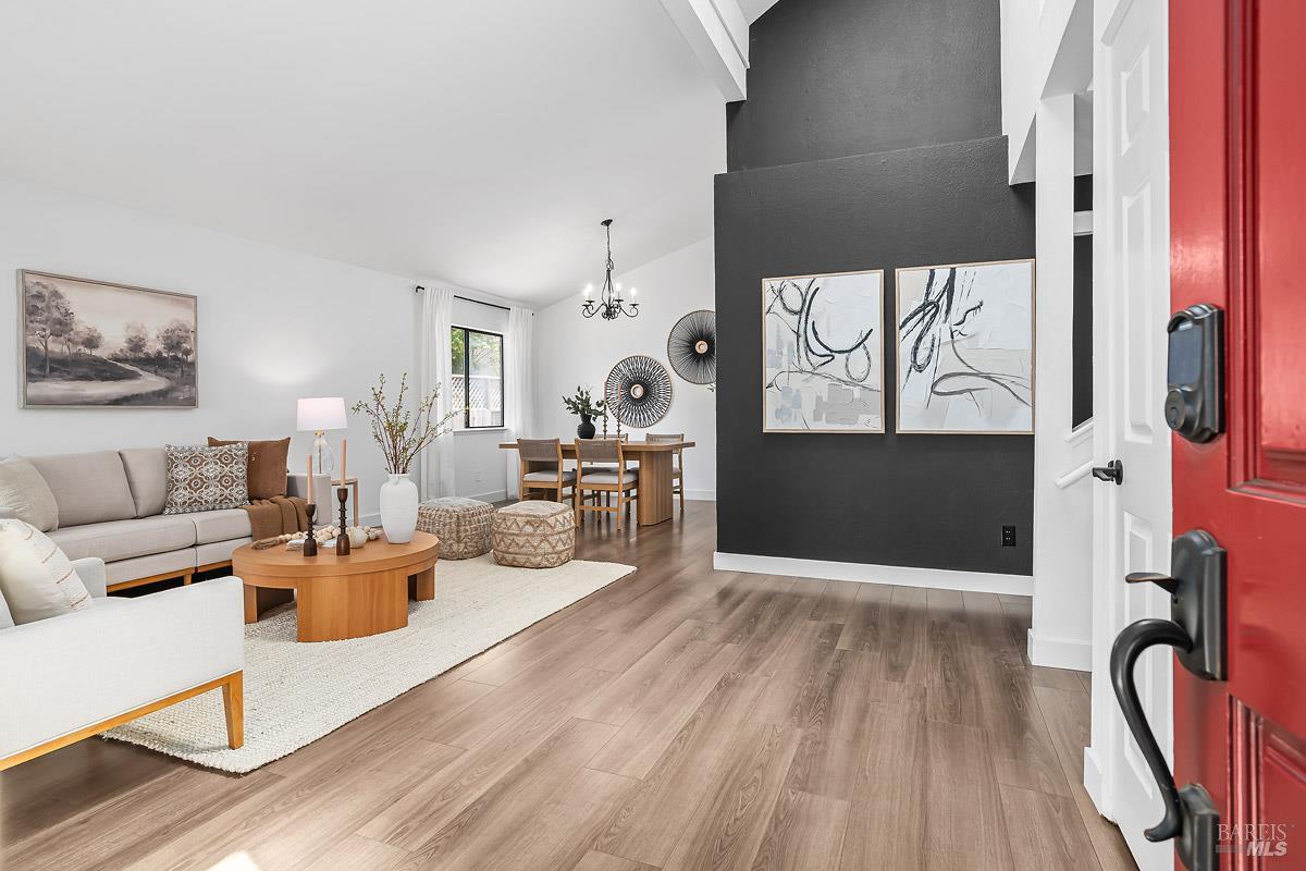 Detail Gallery Image 1 of 25 For 1592 Cerro Sonoma Cir, Petaluma,  CA 94954 - 3 Beds | 2/1 Baths