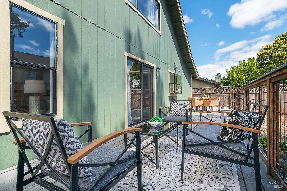 Detail Gallery Image 21 of 25 For 1592 Cerro Sonoma Cir, Petaluma,  CA 94954 - 3 Beds | 2/1 Baths