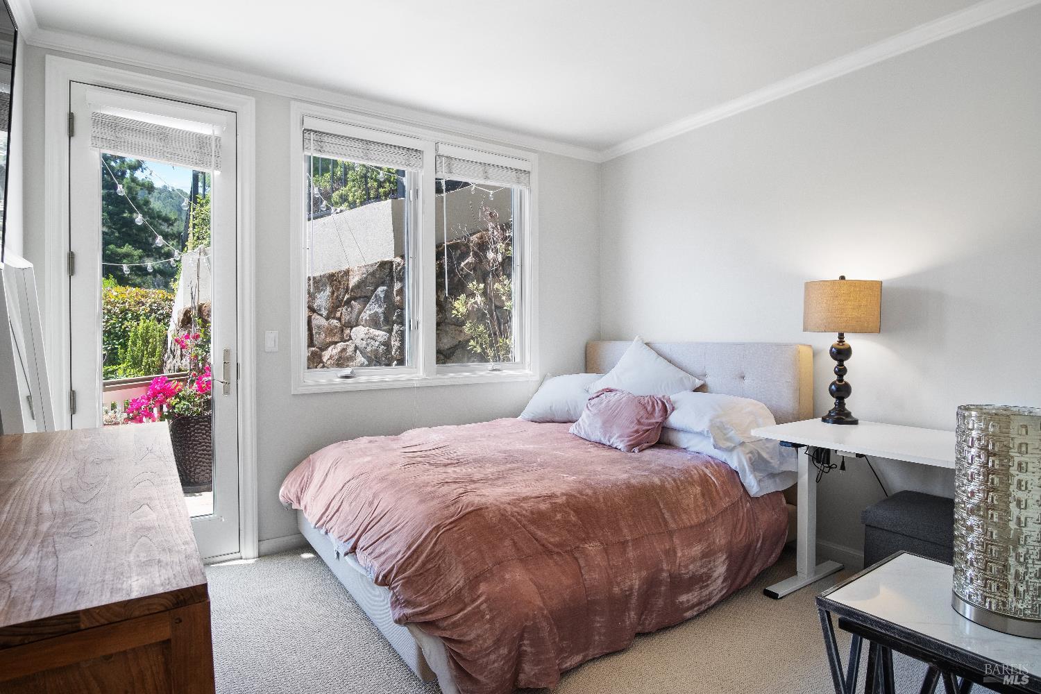 Detail Gallery Image 21 of 41 For 6 Oak Rd, Larkspur,  CA 94939 - 3 Beds | 2/1 Baths