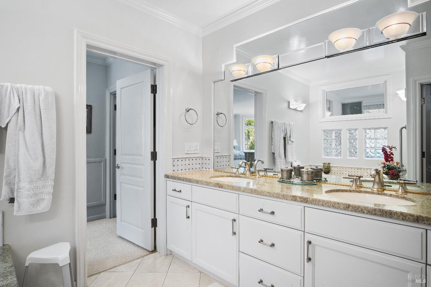 Detail Gallery Image 19 of 41 For 6 Oak Rd, Larkspur,  CA 94939 - 3 Beds | 2/1 Baths