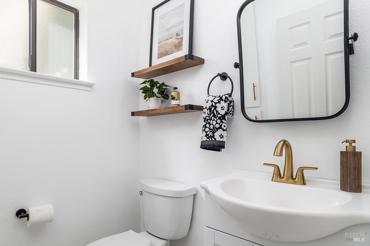 Detail Gallery Image 18 of 25 For 1592 Cerro Sonoma Cir, Petaluma,  CA 94954 - 3 Beds | 2/1 Baths