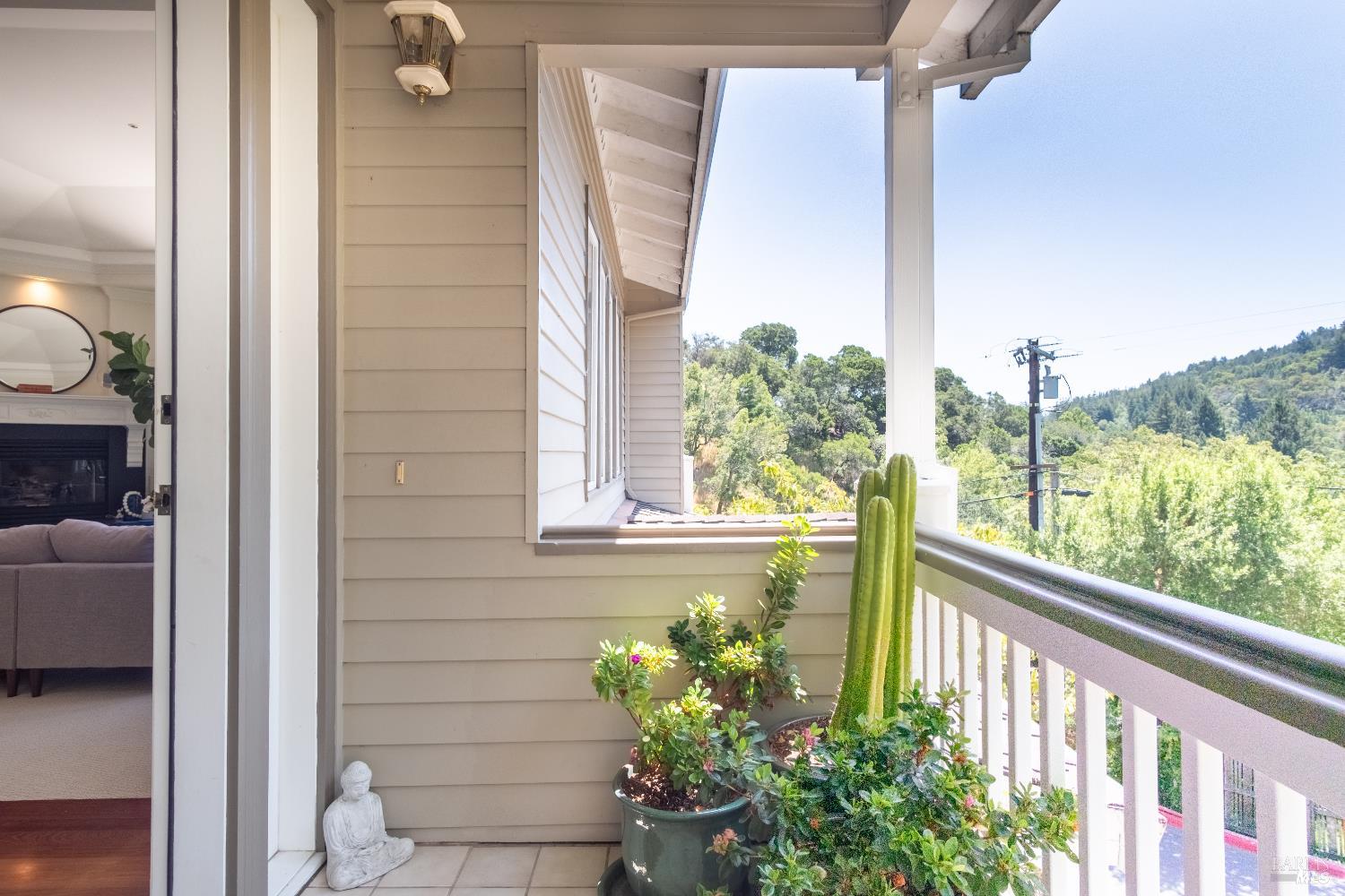 Detail Gallery Image 37 of 41 For 6 Oak Rd, Larkspur,  CA 94939 - 3 Beds | 2/1 Baths