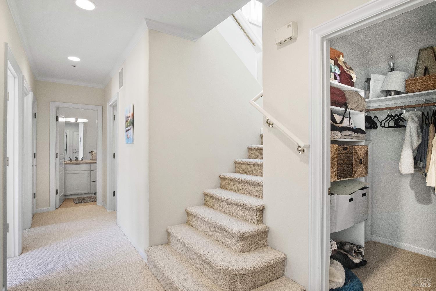 Detail Gallery Image 28 of 41 For 6 Oak Rd, Larkspur,  CA 94939 - 3 Beds | 2/1 Baths