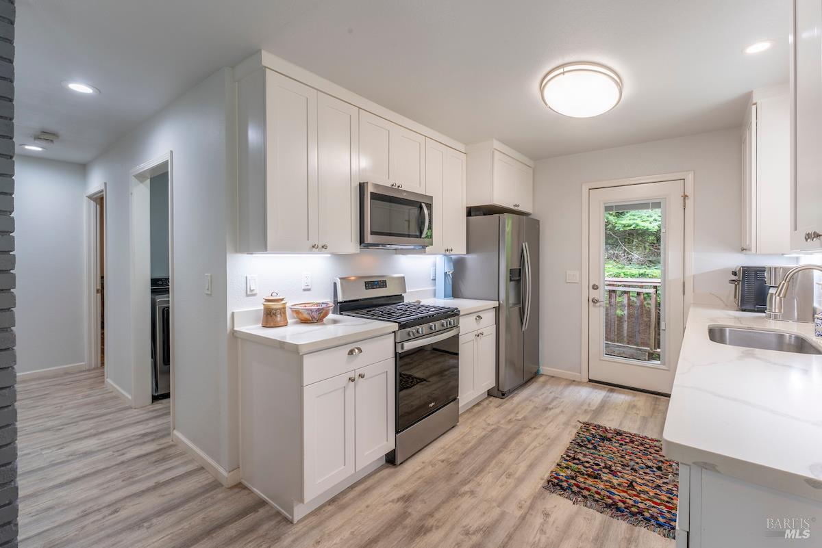 Detail Gallery Image 11 of 25 For 32200 Westwood Dr, Fort Bragg,  CA 95437 - 2 Beds | 2 Baths