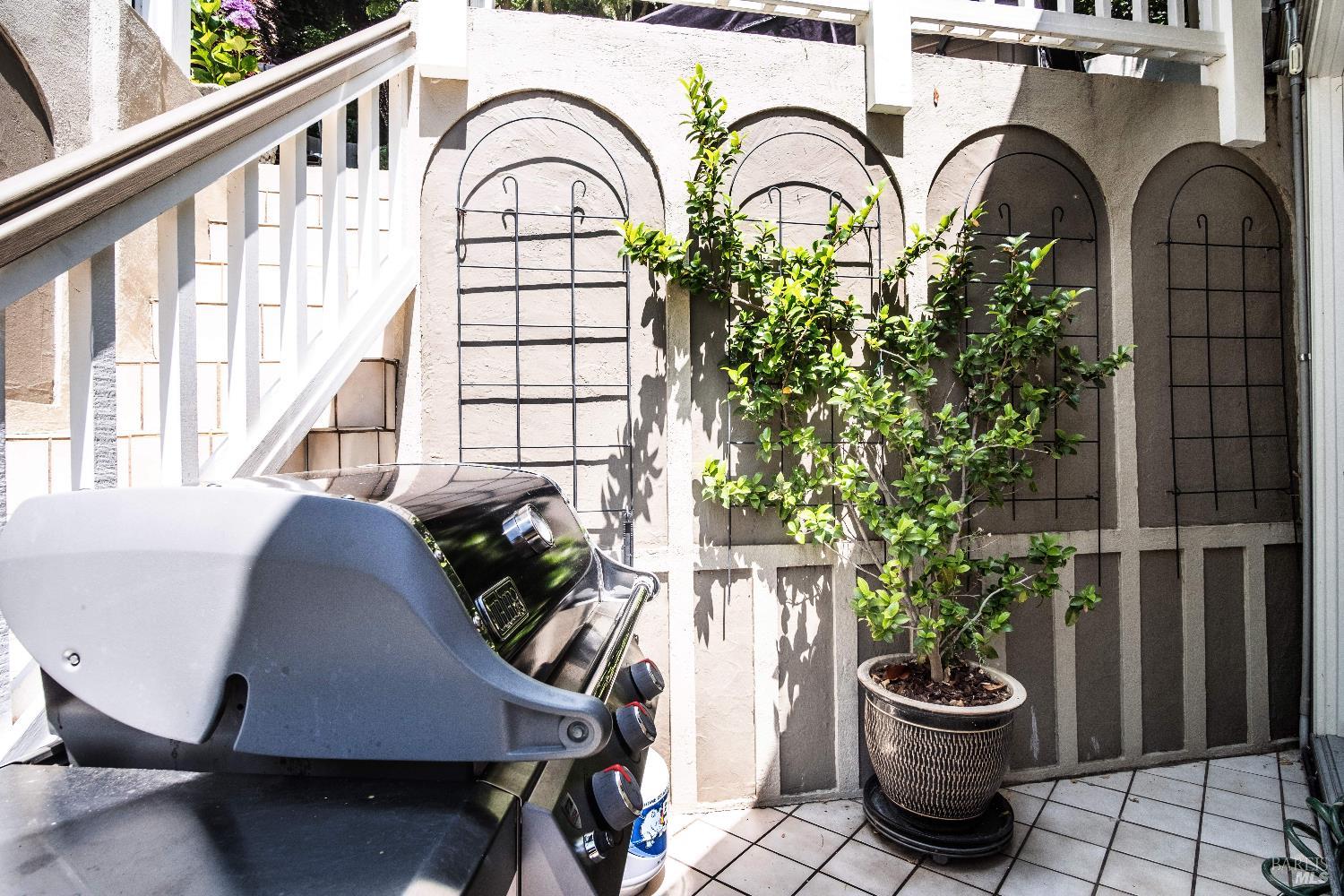 Detail Gallery Image 36 of 41 For 6 Oak Rd, Larkspur,  CA 94939 - 3 Beds | 2/1 Baths