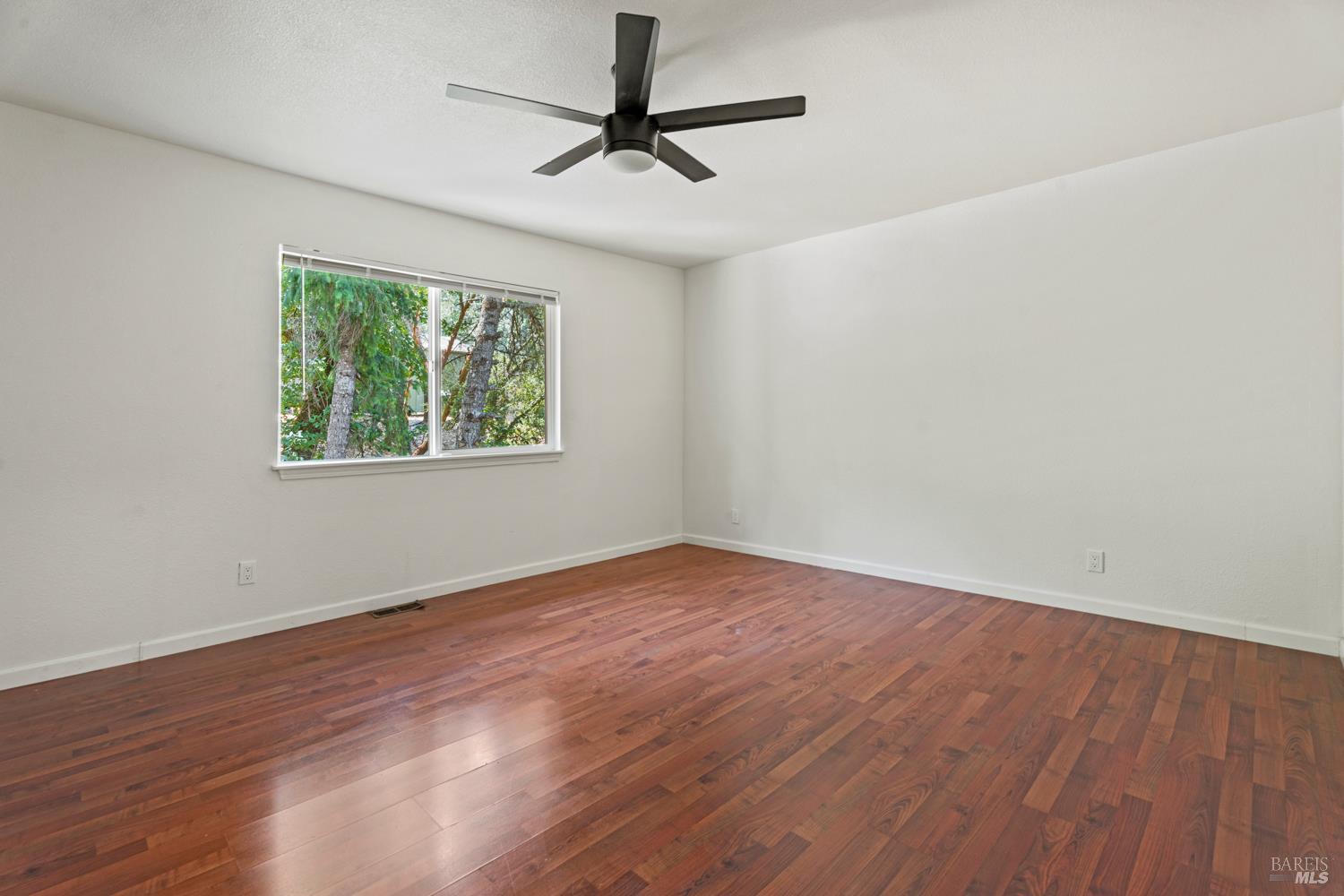 Detail Gallery Image 22 of 27 For 26051 Sherwood Rd, Willits,  CA 95490 - 4 Beds | 3 Baths