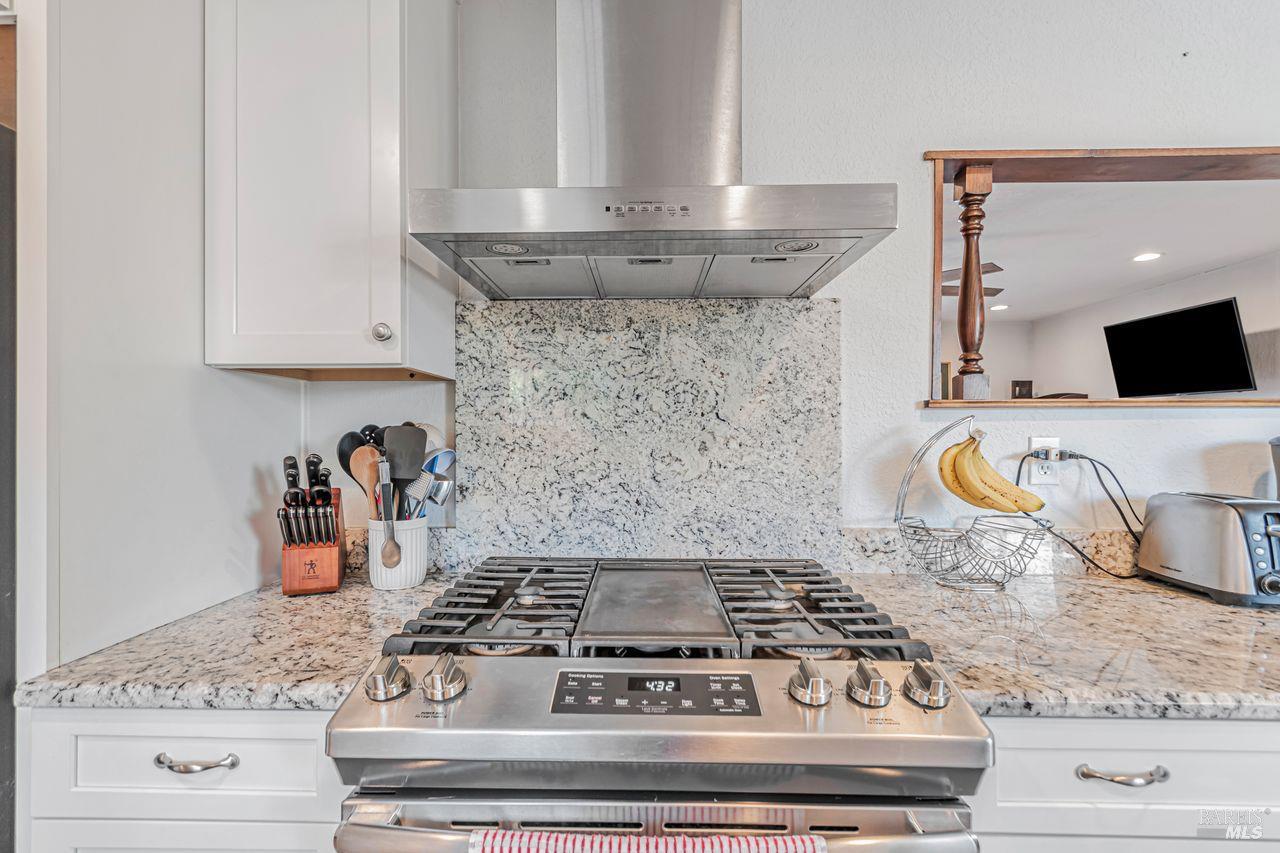 Detail Gallery Image 3 of 29 For 7840 Bernice Ct, Rohnert Park,  CA 94928 - 3 Beds | 2 Baths