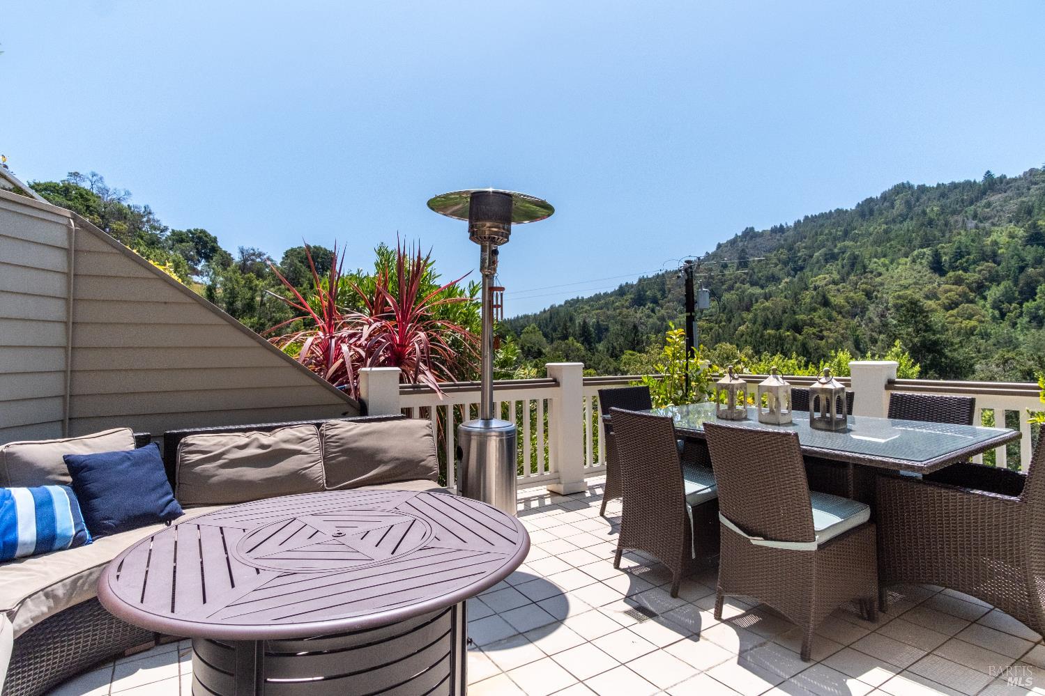 Detail Gallery Image 27 of 41 For 6 Oak Rd, Larkspur,  CA 94939 - 3 Beds | 2/1 Baths