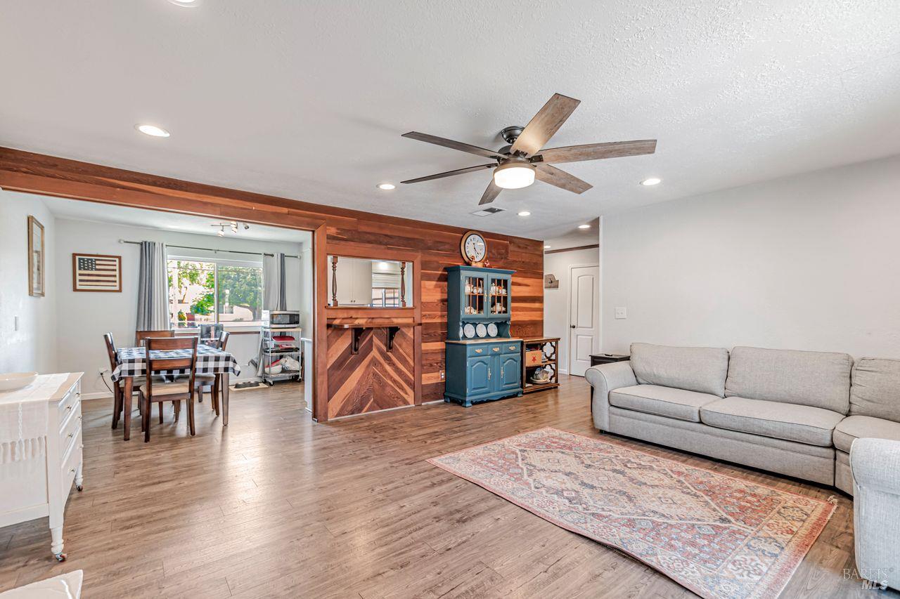 Detail Gallery Image 7 of 29 For 7840 Bernice Ct, Rohnert Park,  CA 94928 - 3 Beds | 2 Baths