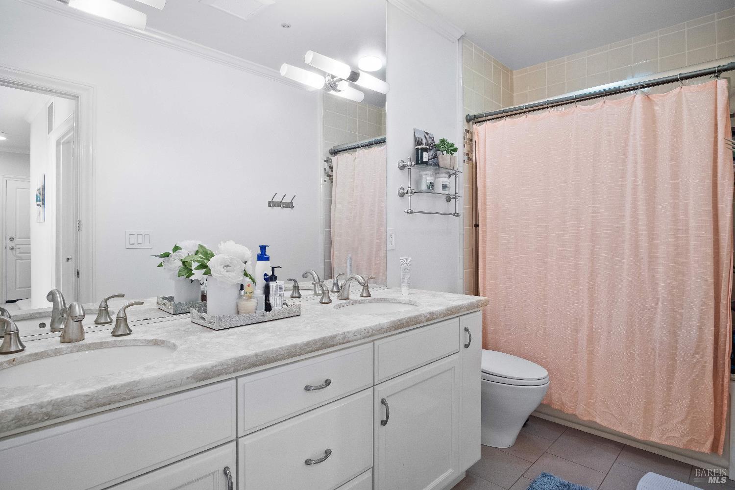 Detail Gallery Image 25 of 41 For 6 Oak Rd, Larkspur,  CA 94939 - 3 Beds | 2/1 Baths