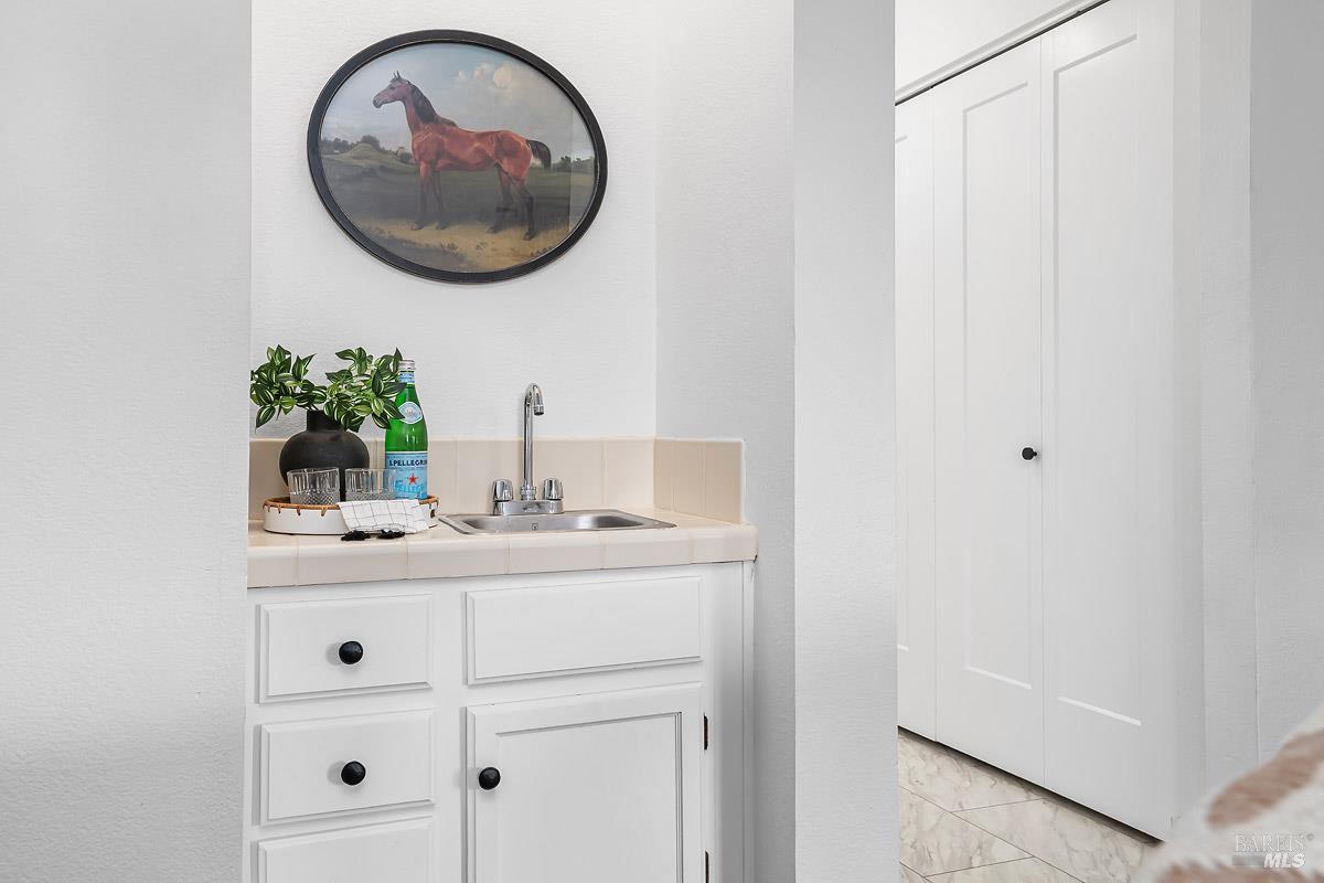 Detail Gallery Image 12 of 25 For 1592 Cerro Sonoma Cir, Petaluma,  CA 94954 - 3 Beds | 2/1 Baths