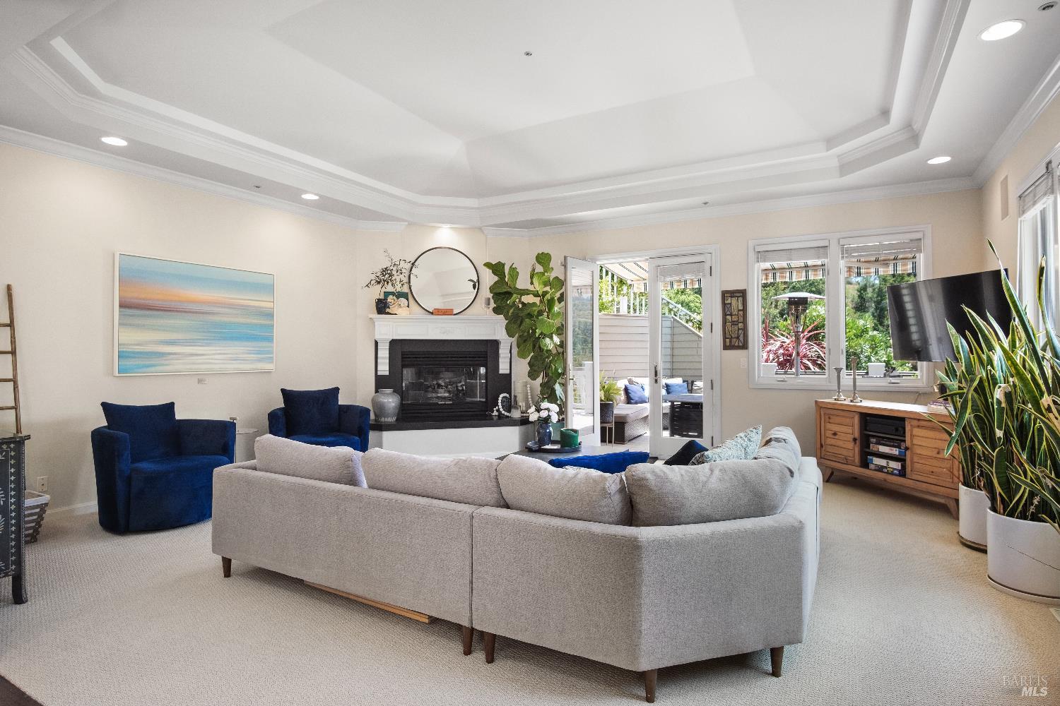 Detail Gallery Image 5 of 41 For 6 Oak Rd, Larkspur,  CA 94939 - 3 Beds | 2/1 Baths