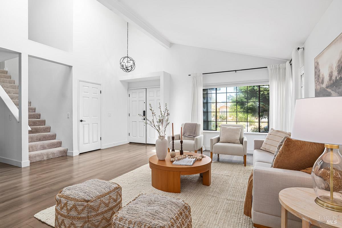 Detail Gallery Image 6 of 25 For 1592 Cerro Sonoma Cir, Petaluma,  CA 94954 - 3 Beds | 2/1 Baths