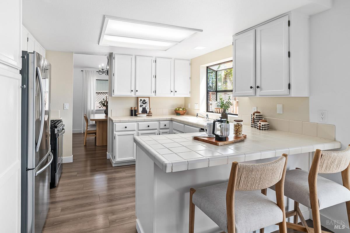 Detail Gallery Image 10 of 25 For 1592 Cerro Sonoma Cir, Petaluma,  CA 94954 - 3 Beds | 2/1 Baths
