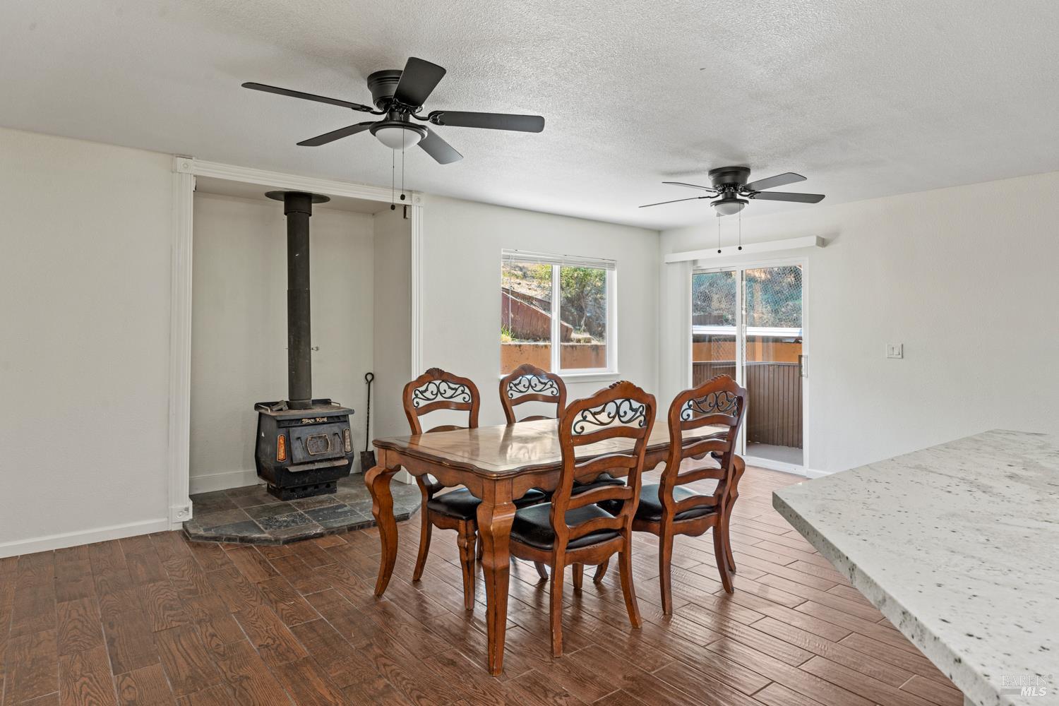 Detail Gallery Image 14 of 27 For 26051 Sherwood Rd, Willits,  CA 95490 - 4 Beds | 3 Baths