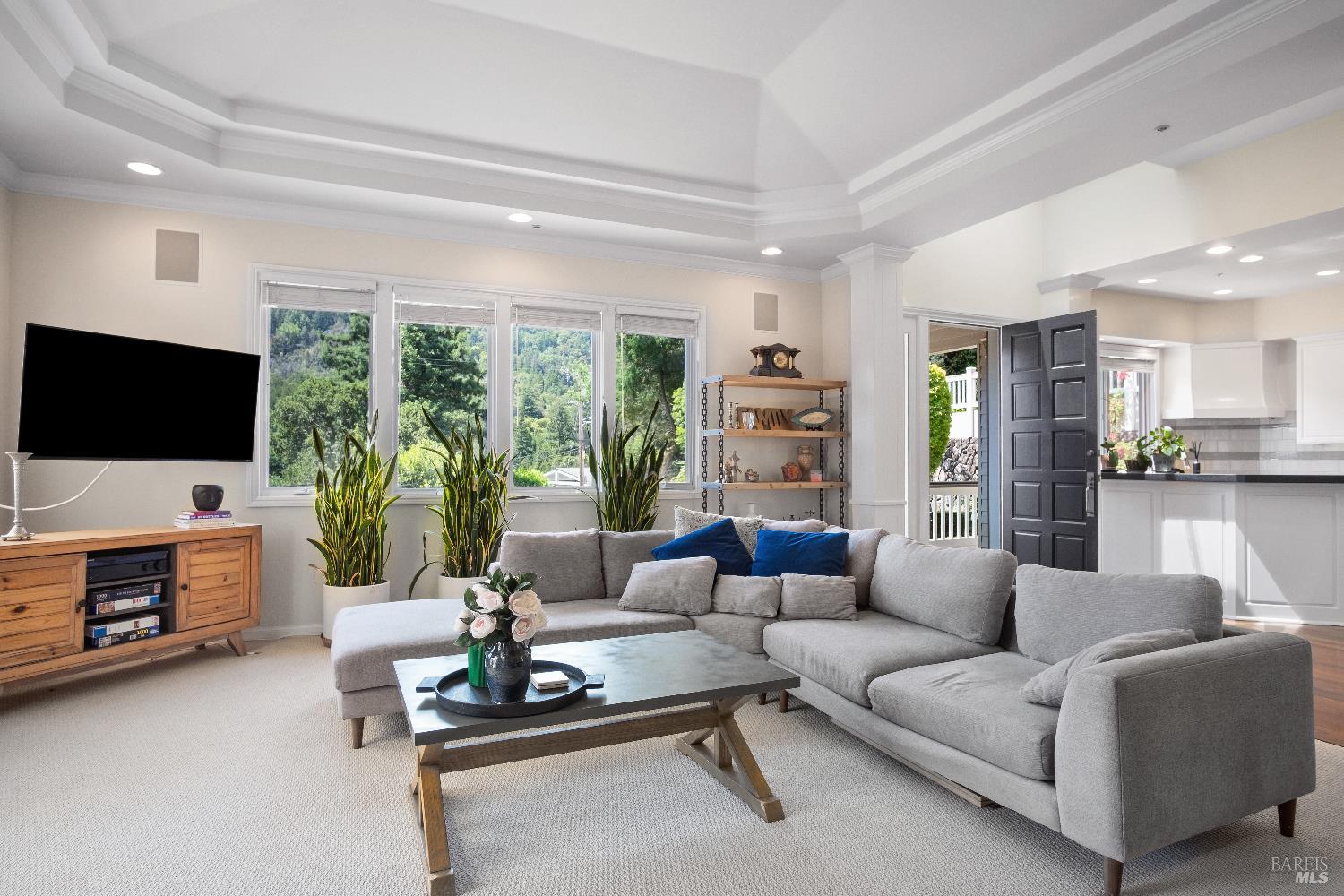 Detail Gallery Image 4 of 41 For 6 Oak Rd, Larkspur,  CA 94939 - 3 Beds | 2/1 Baths