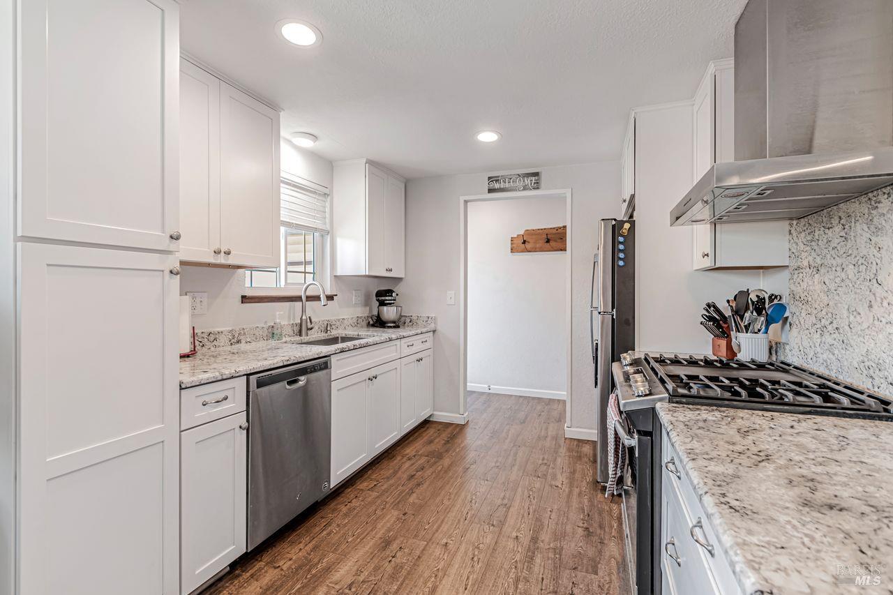 Detail Gallery Image 5 of 29 For 7840 Bernice Ct, Rohnert Park,  CA 94928 - 3 Beds | 2 Baths