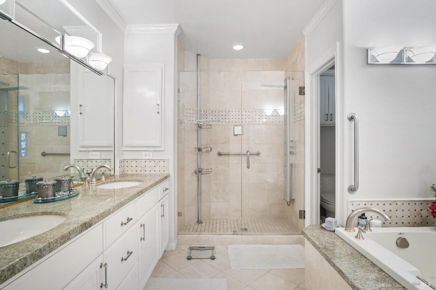 Detail Gallery Image 18 of 41 For 6 Oak Rd, Larkspur,  CA 94939 - 3 Beds | 2/1 Baths