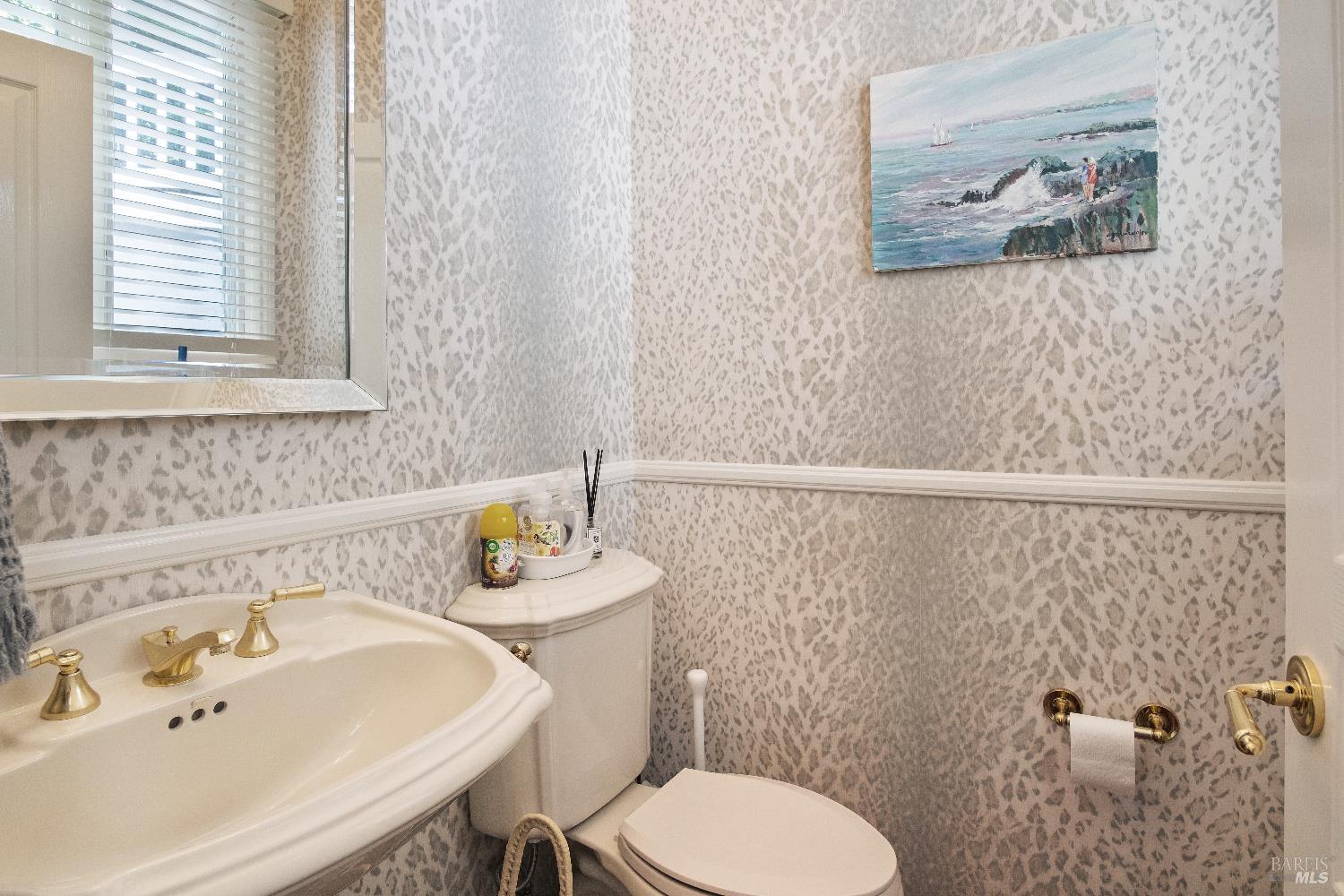Detail Gallery Image 26 of 41 For 6 Oak Rd, Larkspur,  CA 94939 - 3 Beds | 2/1 Baths