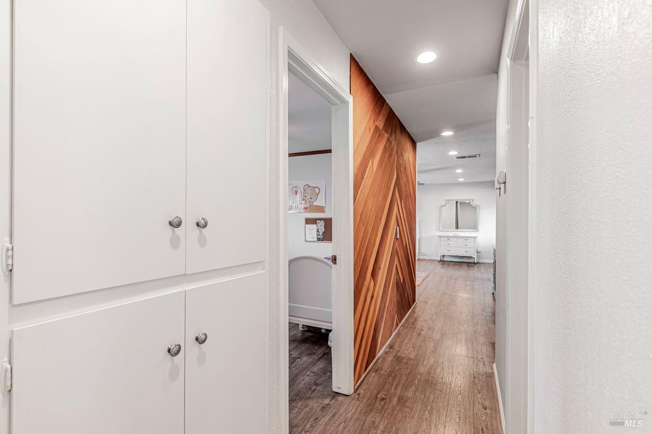 Detail Gallery Image 11 of 29 For 7840 Bernice Ct, Rohnert Park,  CA 94928 - 3 Beds | 2 Baths