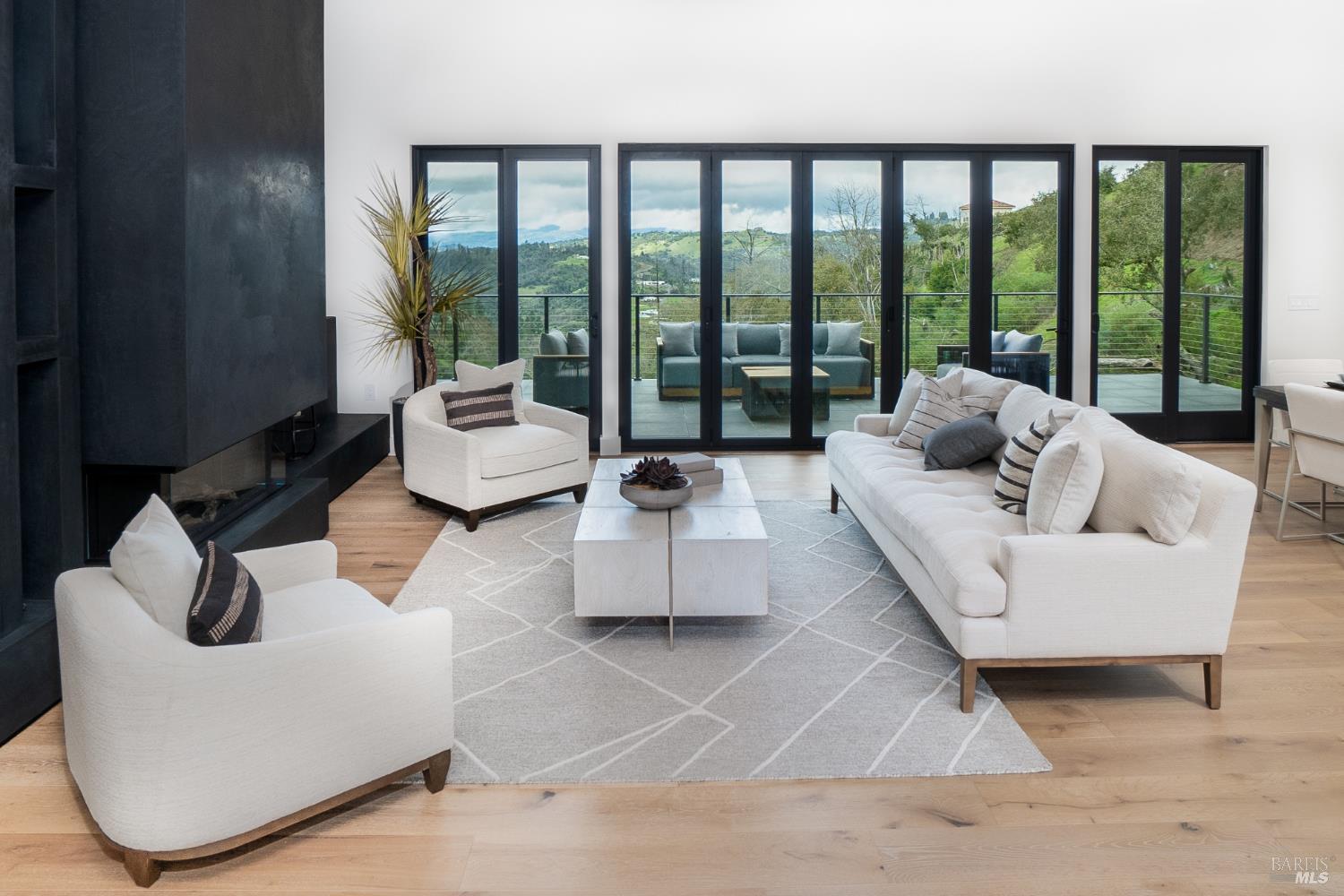 Detail Gallery Image 6 of 67 For 3921 Flintridge Dr, Santa Rosa,  CA 95403 - 5 Beds | 5/1 Baths