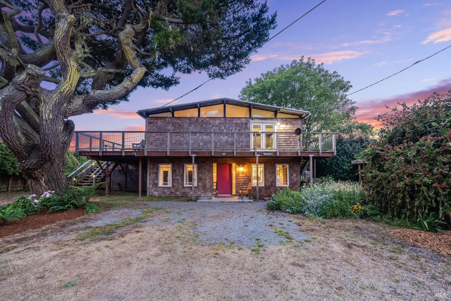 Detail Gallery Image 2 of 76 For 125 Aspen Rd, Bolinas,  CA 94924 - 4 Beds | 2 Baths