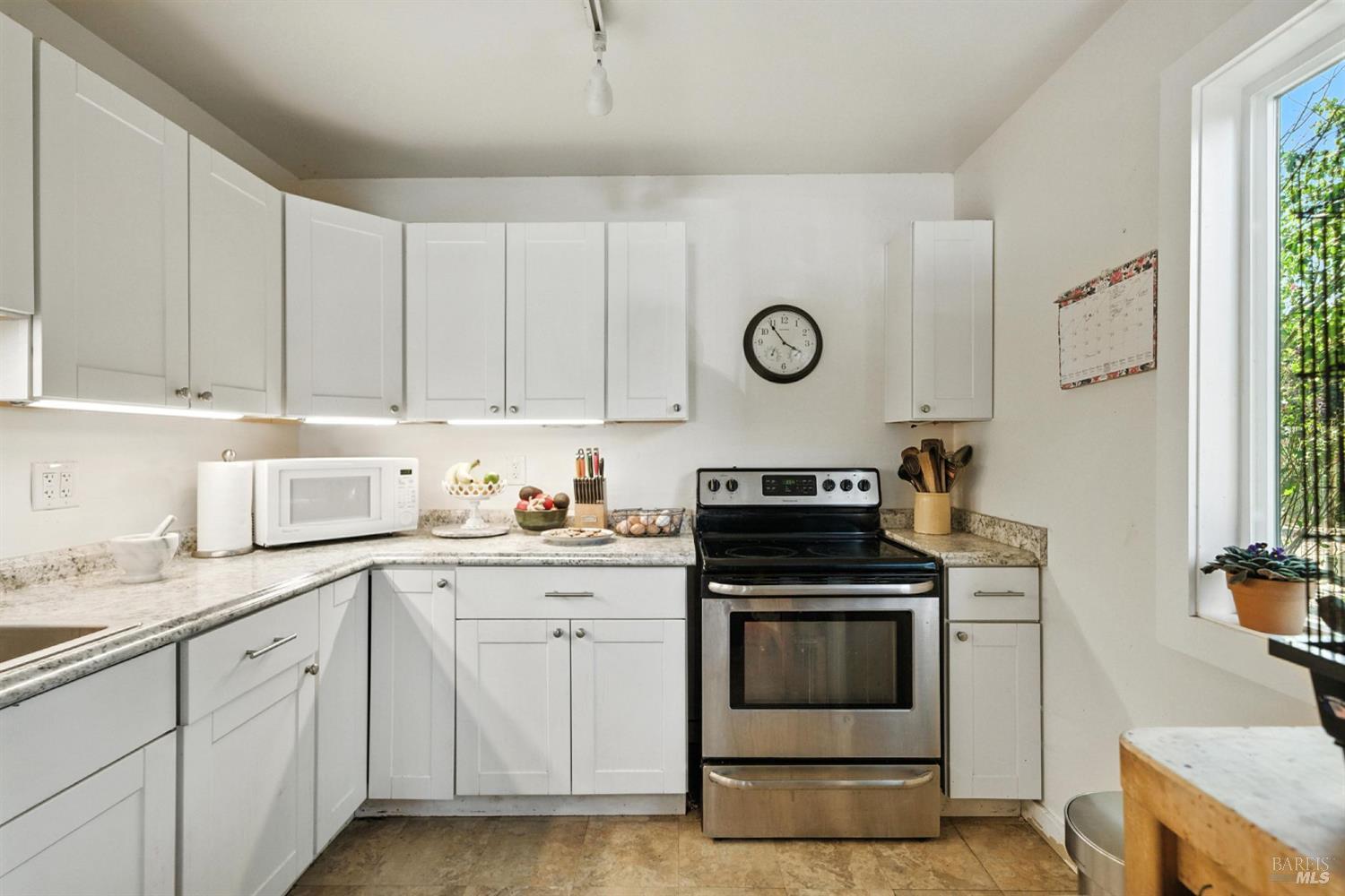 Detail Gallery Image 12 of 76 For 125 Aspen Rd, Bolinas,  CA 94924 - 4 Beds | 2 Baths