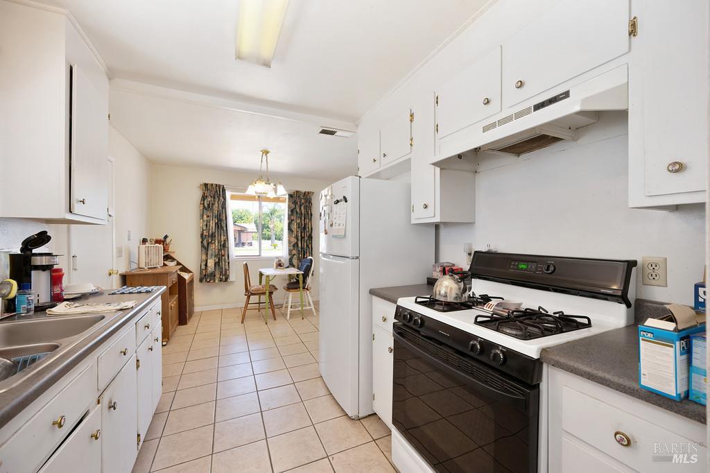 Detail Gallery Image 9 of 18 For 505 W H St, Dixon,  CA 95620 - 3 Beds | 2 Baths