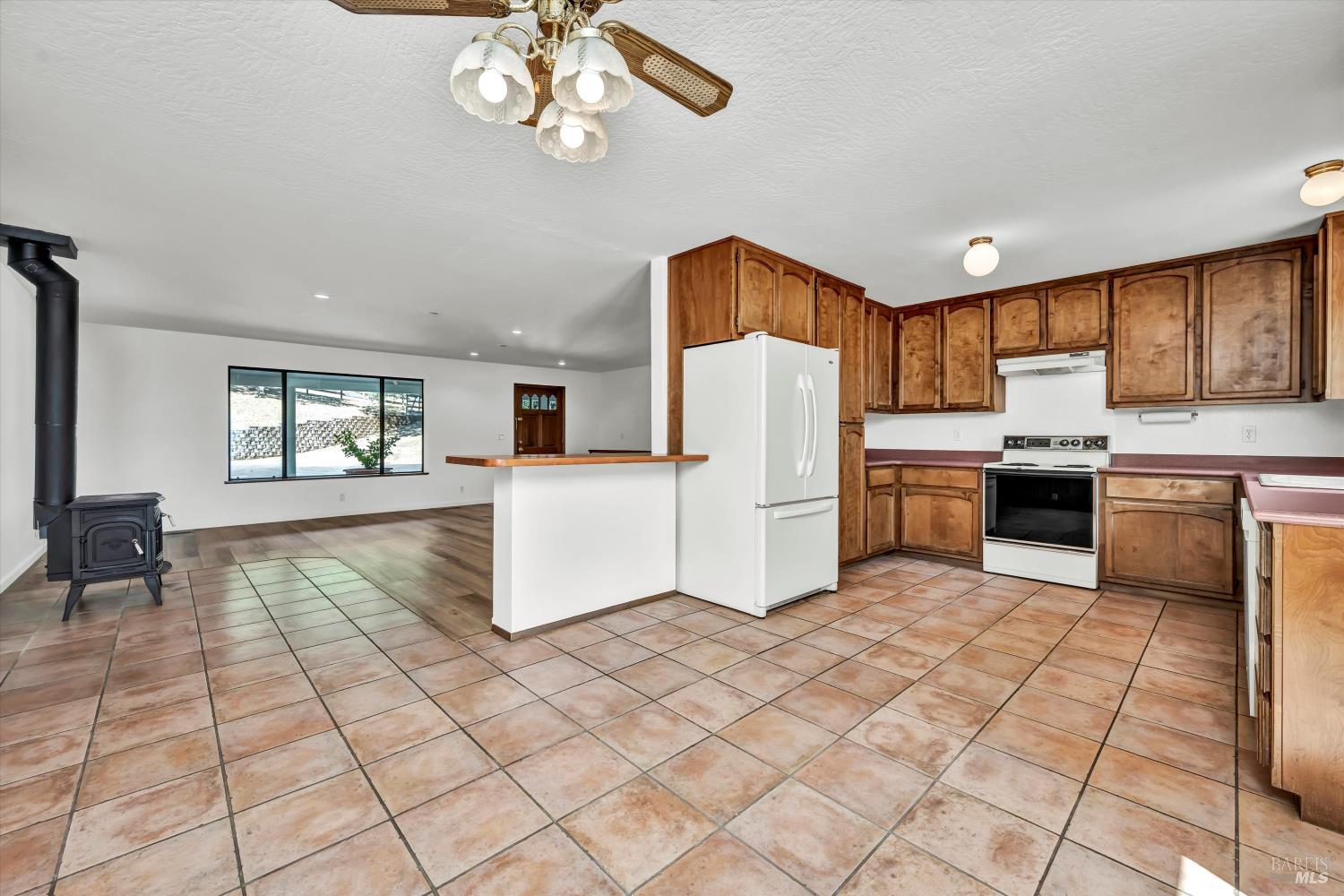 Detail Gallery Image 8 of 57 For 2110 Diane Way #4423,  Lakeport,  CA 95453 - 3 Beds | 2/1 Baths