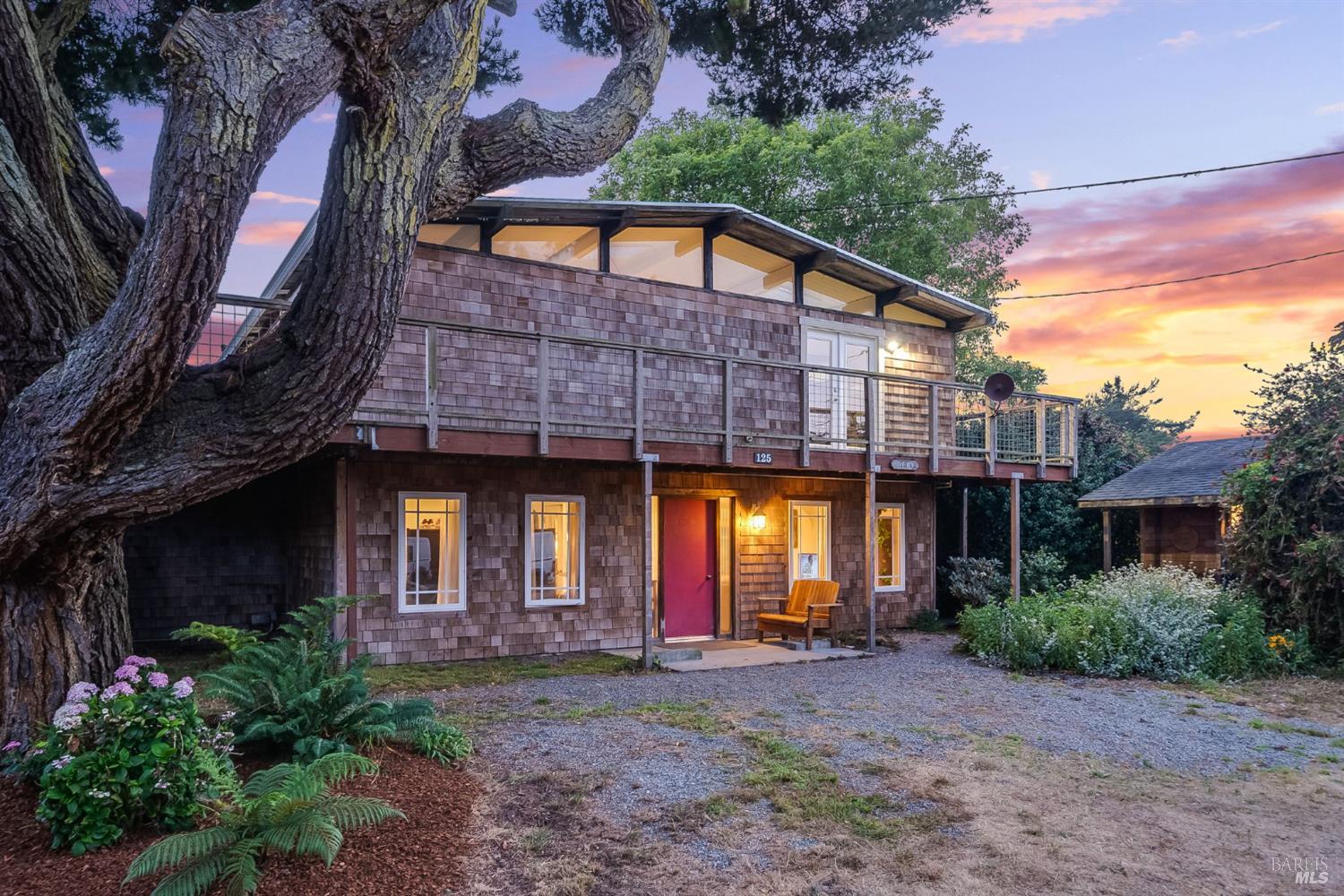 Detail Gallery Image 4 of 76 For 125 Aspen Rd, Bolinas,  CA 94924 - 4 Beds | 2 Baths
