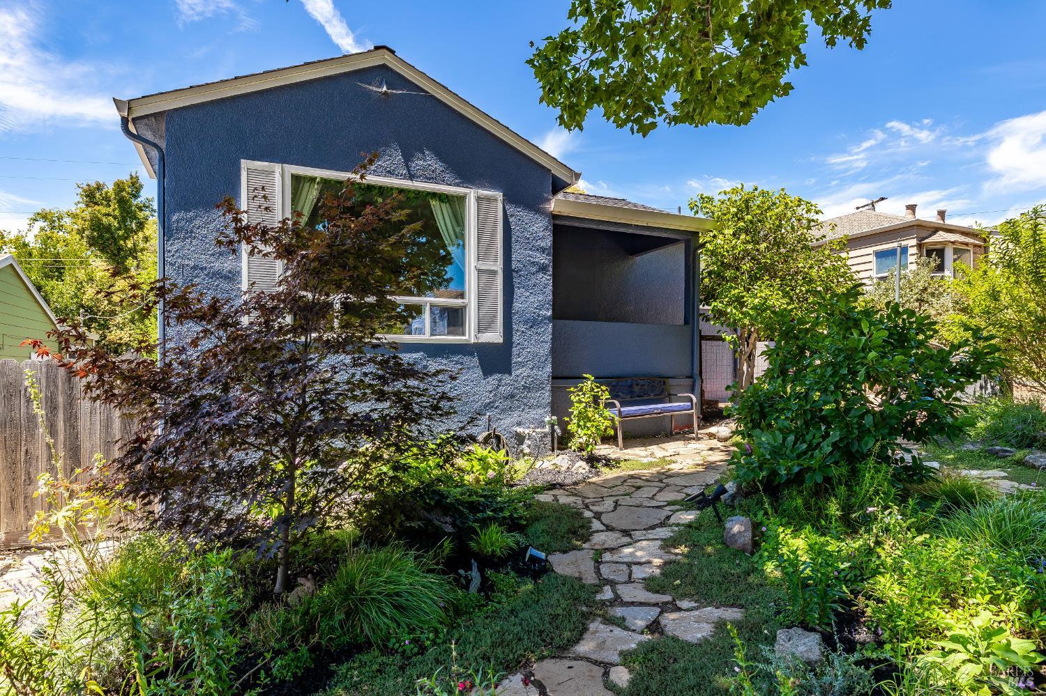 Detail Gallery Image 2 of 50 For 613 Jennings Ave, Vallejo,  CA 94591 - 2 Beds | 1 Baths