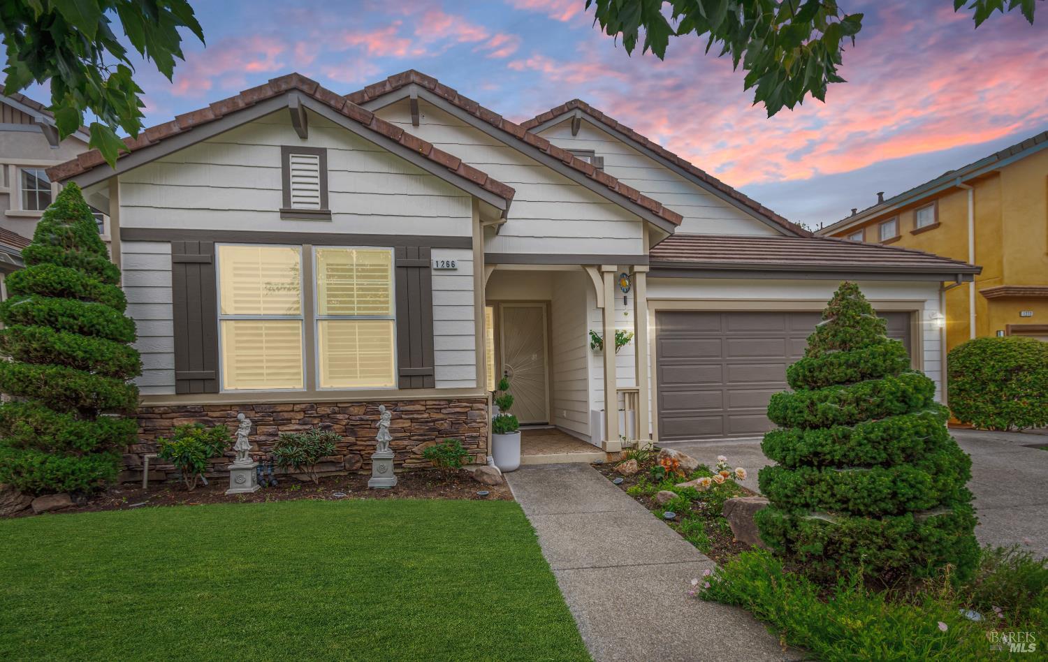 Detail Gallery Image 1 of 1 For 1266 Eagle Dr, Windsor,  CA 95492 - 3 Beds | 2 Baths
