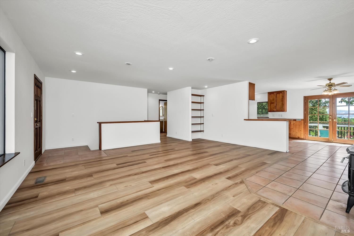 Detail Gallery Image 5 of 57 For 2110 Diane Way #4423,  Lakeport,  CA 95453 - 3 Beds | 2/1 Baths