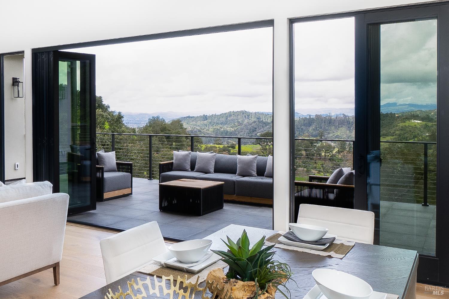 Detail Gallery Image 5 of 67 For 3921 Flintridge Dr, Santa Rosa,  CA 95403 - 5 Beds | 5/1 Baths