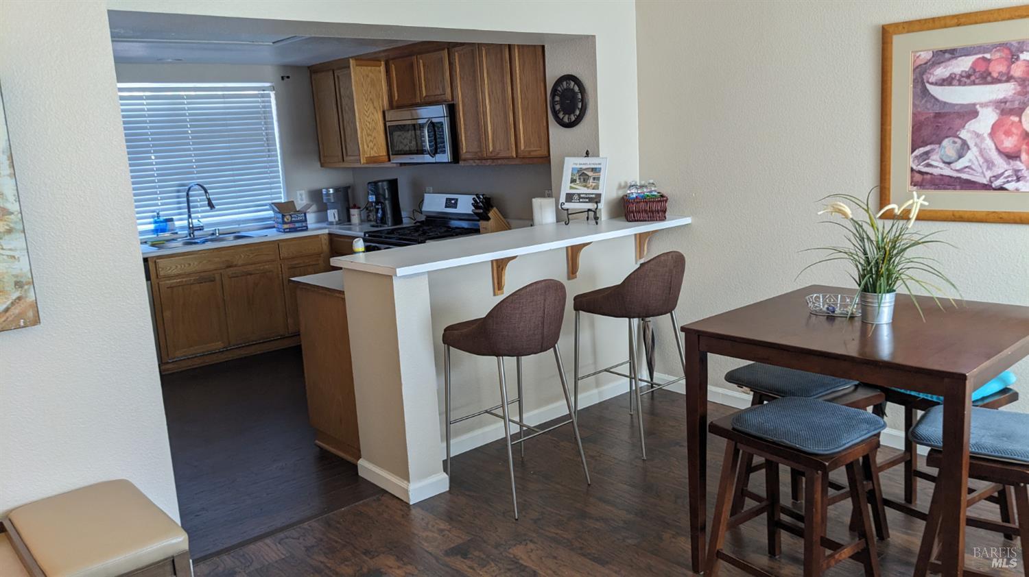 Detail Gallery Image 12 of 15 For 702 Daniels Ave, Vallejo,  CA 94590 - 5 Beds | 2/1 Baths