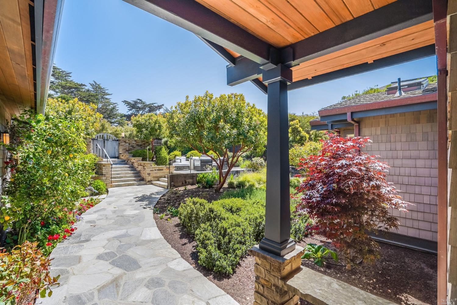 Detail Gallery Image 15 of 34 For 1016 Rodeo Rd #1,  Pebble Beach,  CA 93953 - 4 Beds | 3/1 Baths