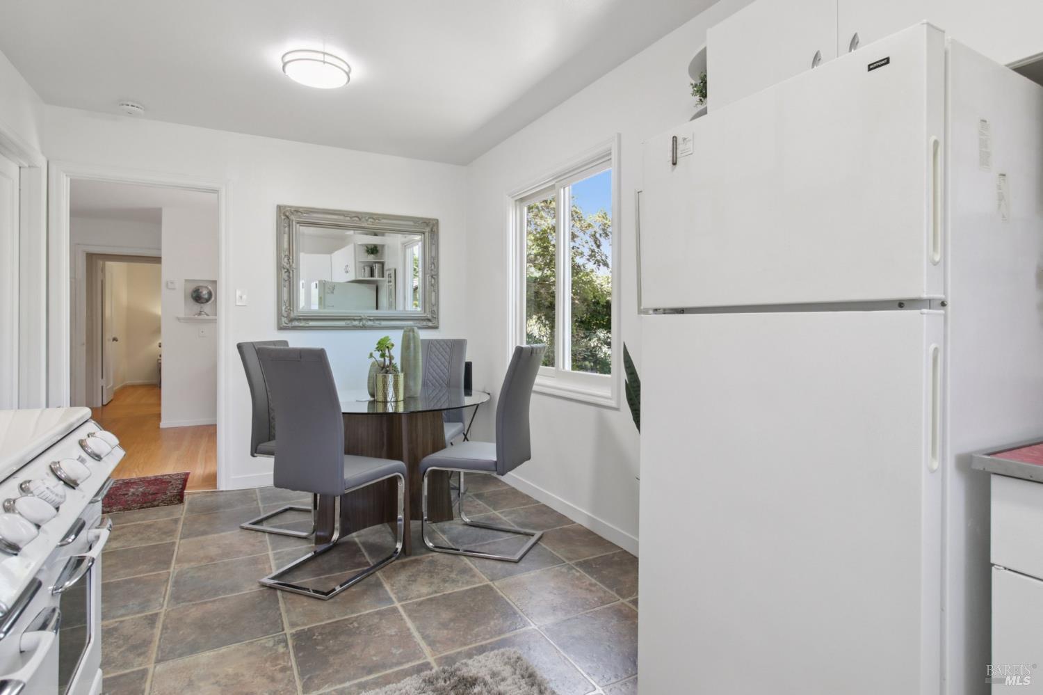 Detail Gallery Image 10 of 28 For 754 Bradley Ave, Novato,  CA 94947 - 3 Beds | 2 Baths