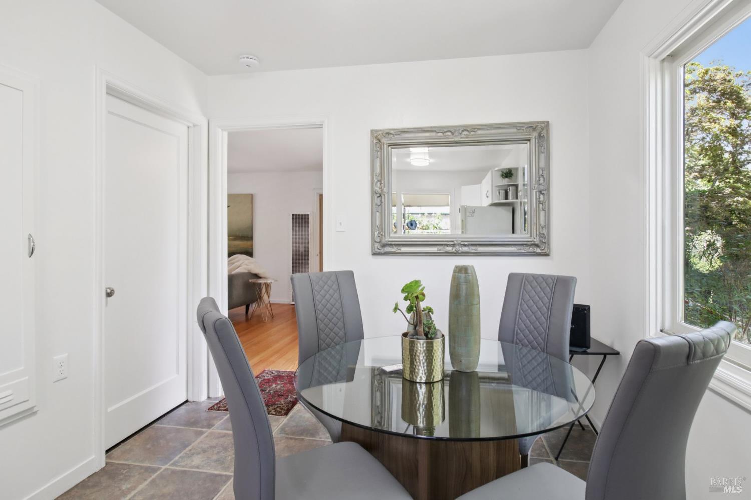 Detail Gallery Image 6 of 28 For 754 Bradley Ave, Novato,  CA 94947 - 3 Beds | 2 Baths