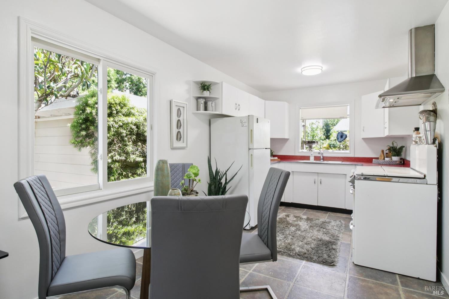 Detail Gallery Image 7 of 28 For 754 Bradley Ave, Novato,  CA 94947 - 3 Beds | 2 Baths