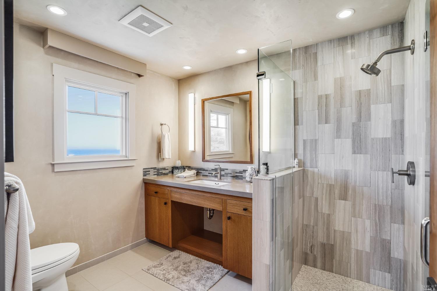 Detail Gallery Image 23 of 34 For 1016 Rodeo Rd #1,  Pebble Beach,  CA 93953 - 4 Beds | 3/1 Baths