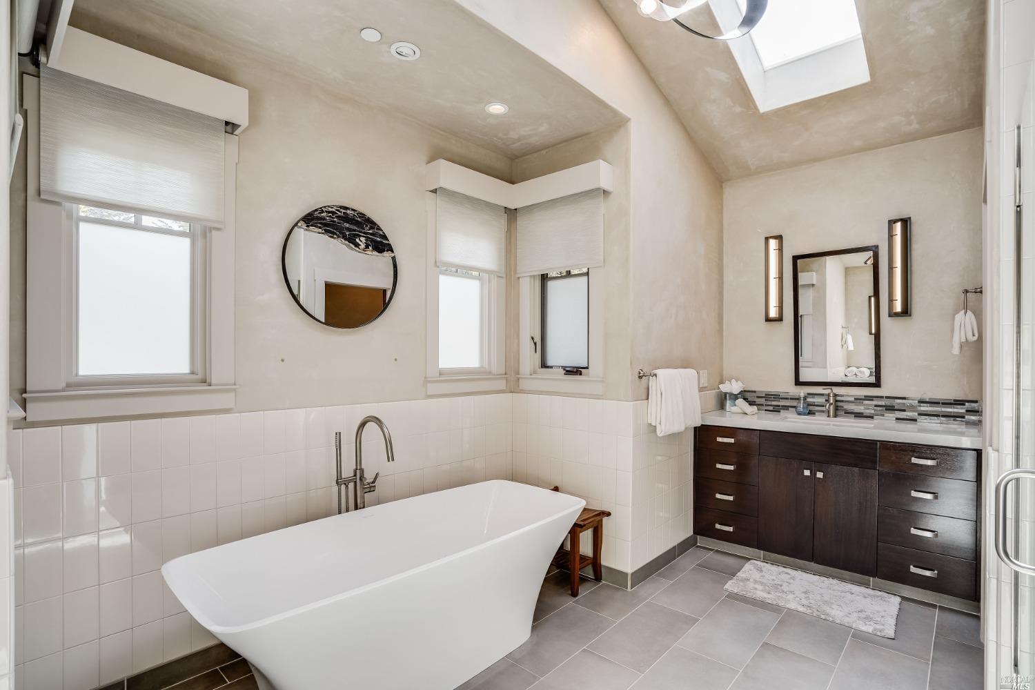 Detail Gallery Image 4 of 34 For 1016 Rodeo Rd #1,  Pebble Beach,  CA 93953 - 4 Beds | 3/1 Baths