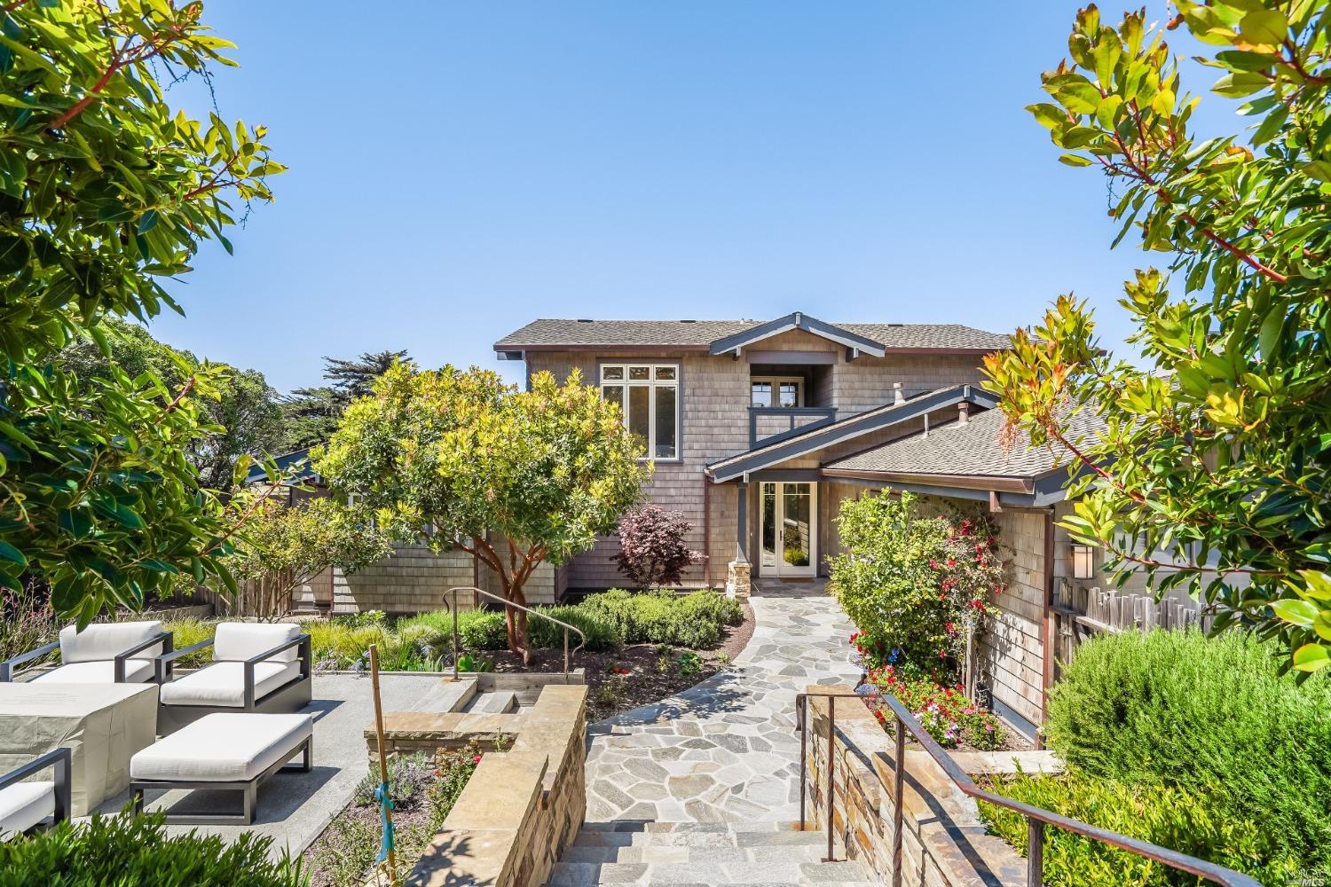 Detail Gallery Image 5 of 34 For 1016 Rodeo Rd #1,  Pebble Beach,  CA 93953 - 4 Beds | 3/1 Baths