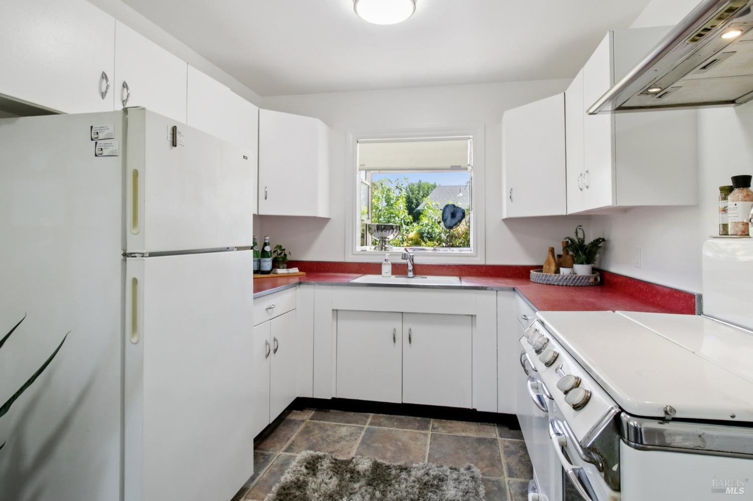Detail Gallery Image 8 of 28 For 754 Bradley Ave, Novato,  CA 94947 - 3 Beds | 2 Baths