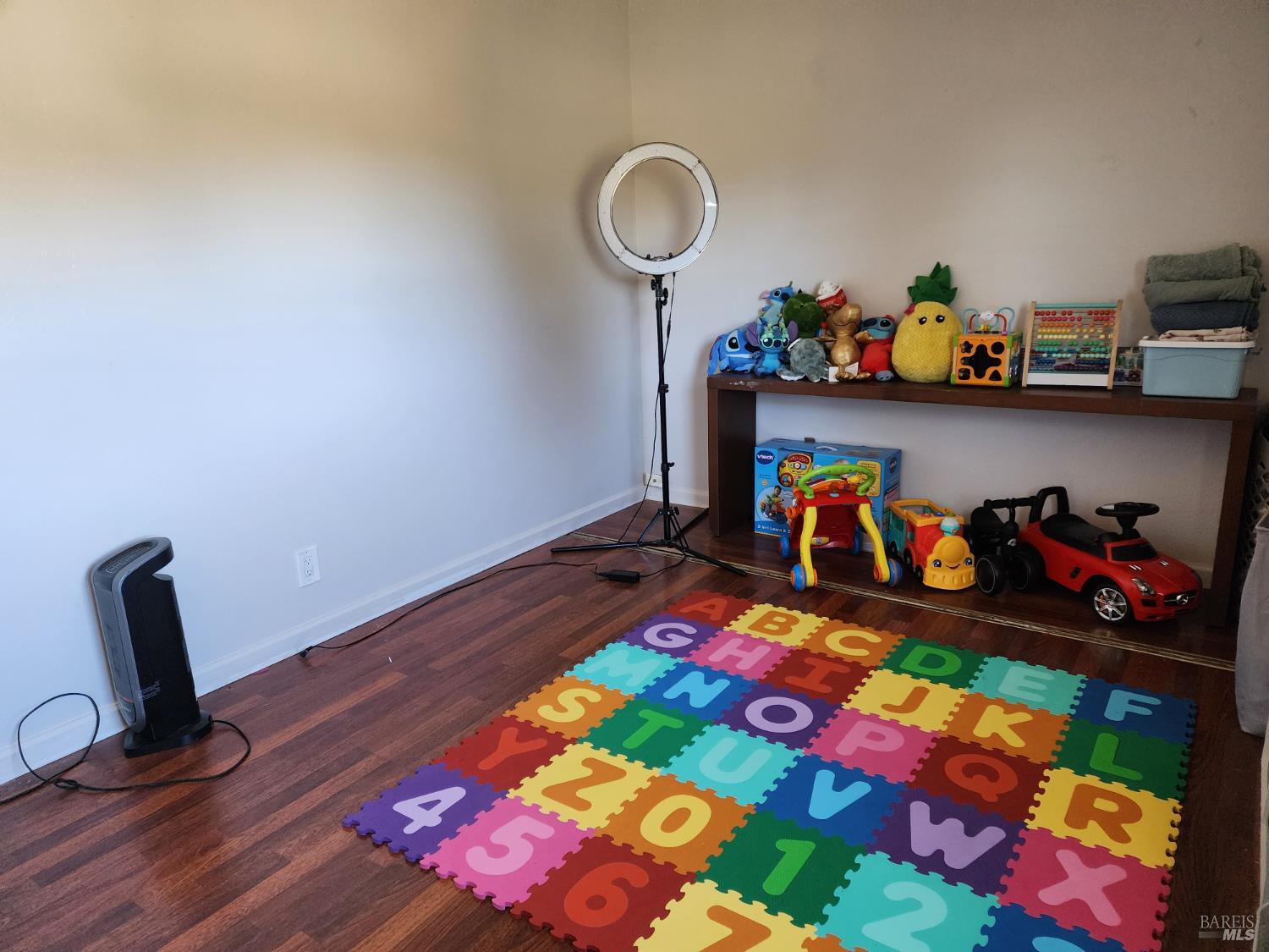 Detail Gallery Image 22 of 35 For 272 Woodridge Dr, Vallejo,  CA 94591 - 4 Beds | 2/1 Baths