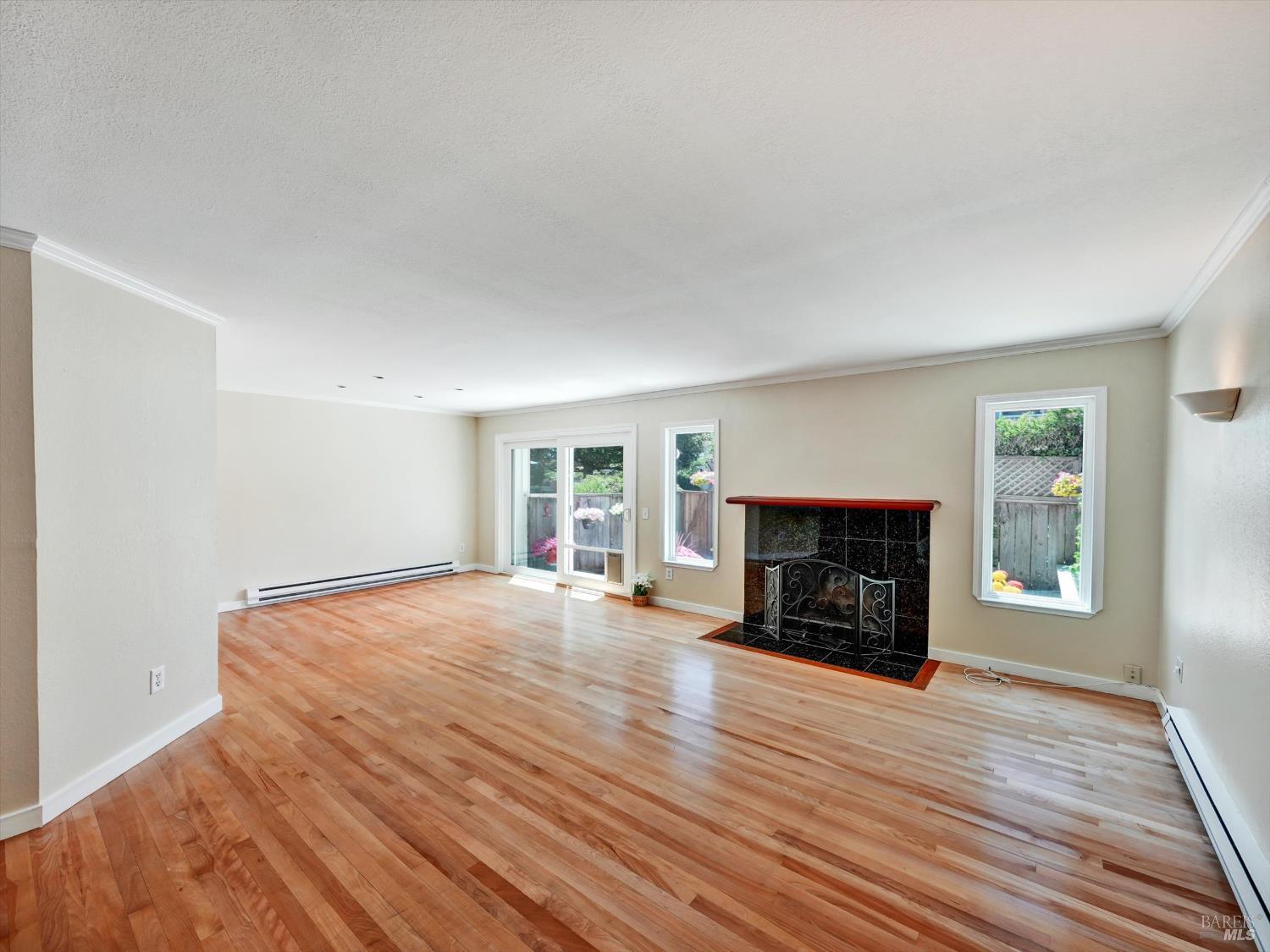 Detail Gallery Image 34 of 69 For 125 Spinnaker Point Dr, San Rafael,  CA 94901 - 2 Beds | 2 Baths
