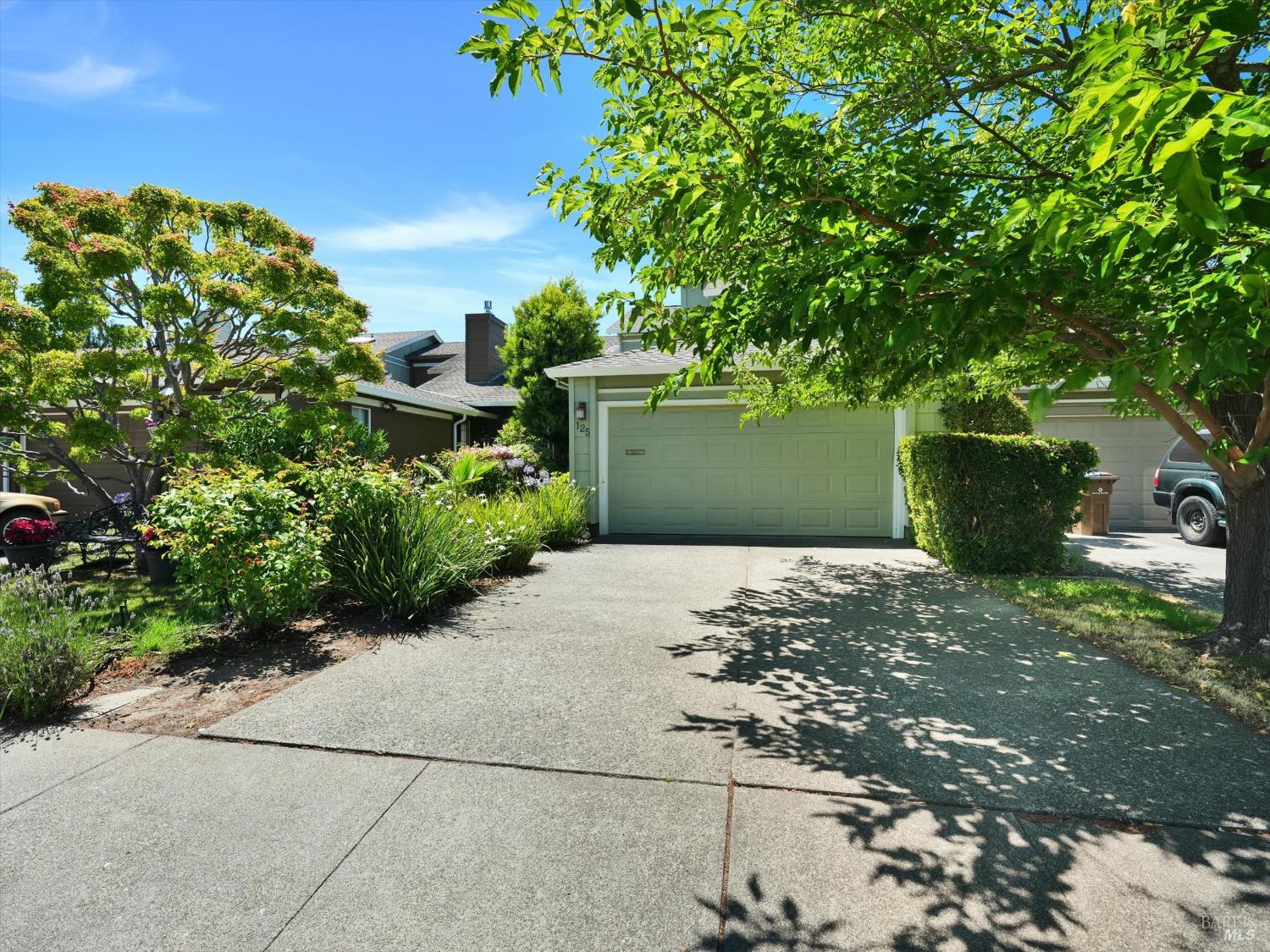 Detail Gallery Image 17 of 69 For 125 Spinnaker Point Dr, San Rafael,  CA 94901 - 2 Beds | 2 Baths